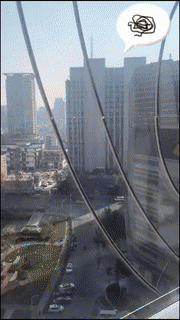 本来想来个暖暖的抱抱，结果...